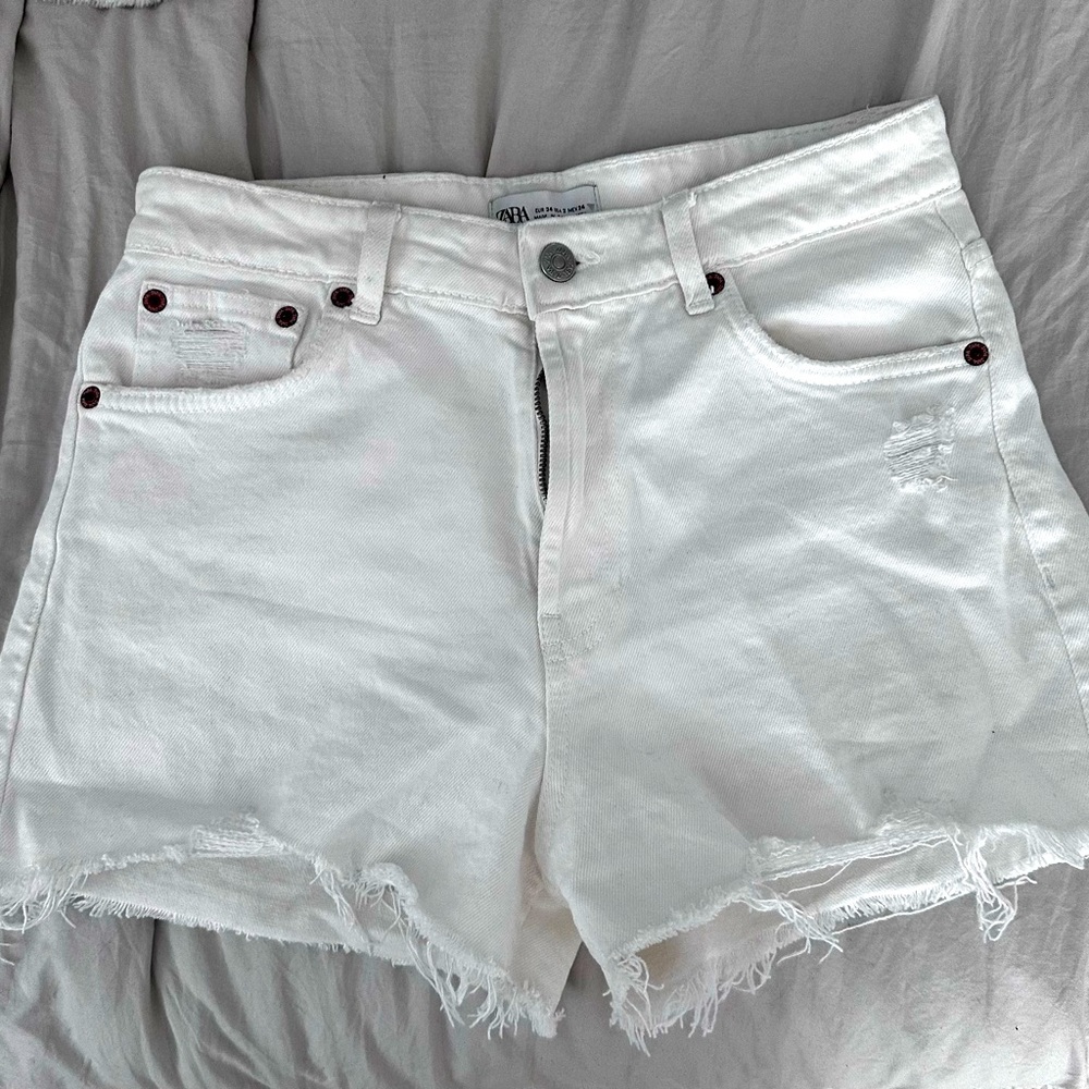 Zara White distressed denim jean short-shorts- cut offs raw hem Sz 2